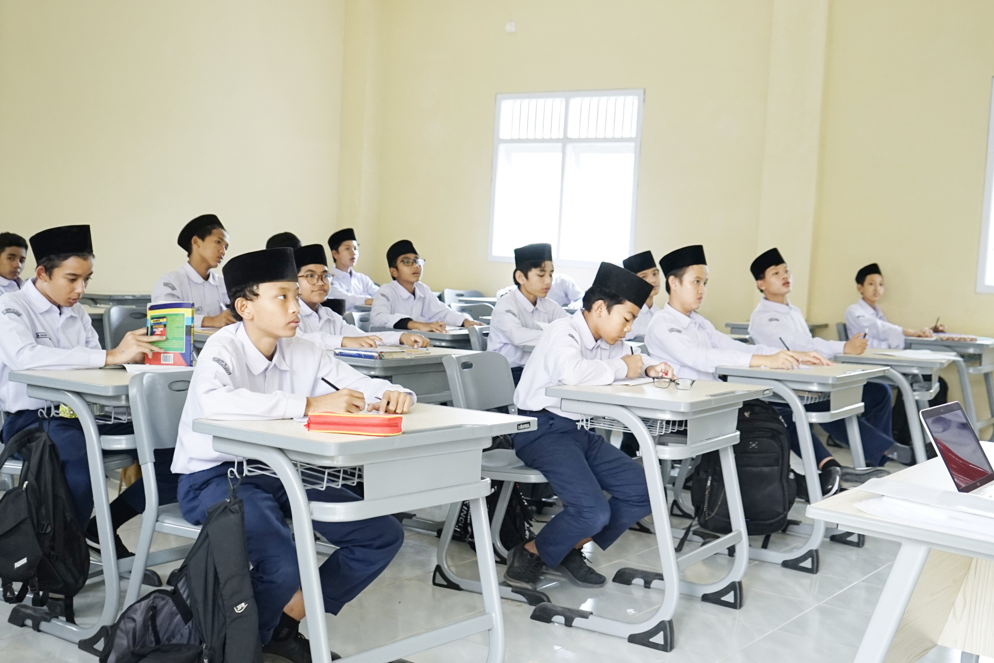 KBM RUANG KELAS PUTRA 2