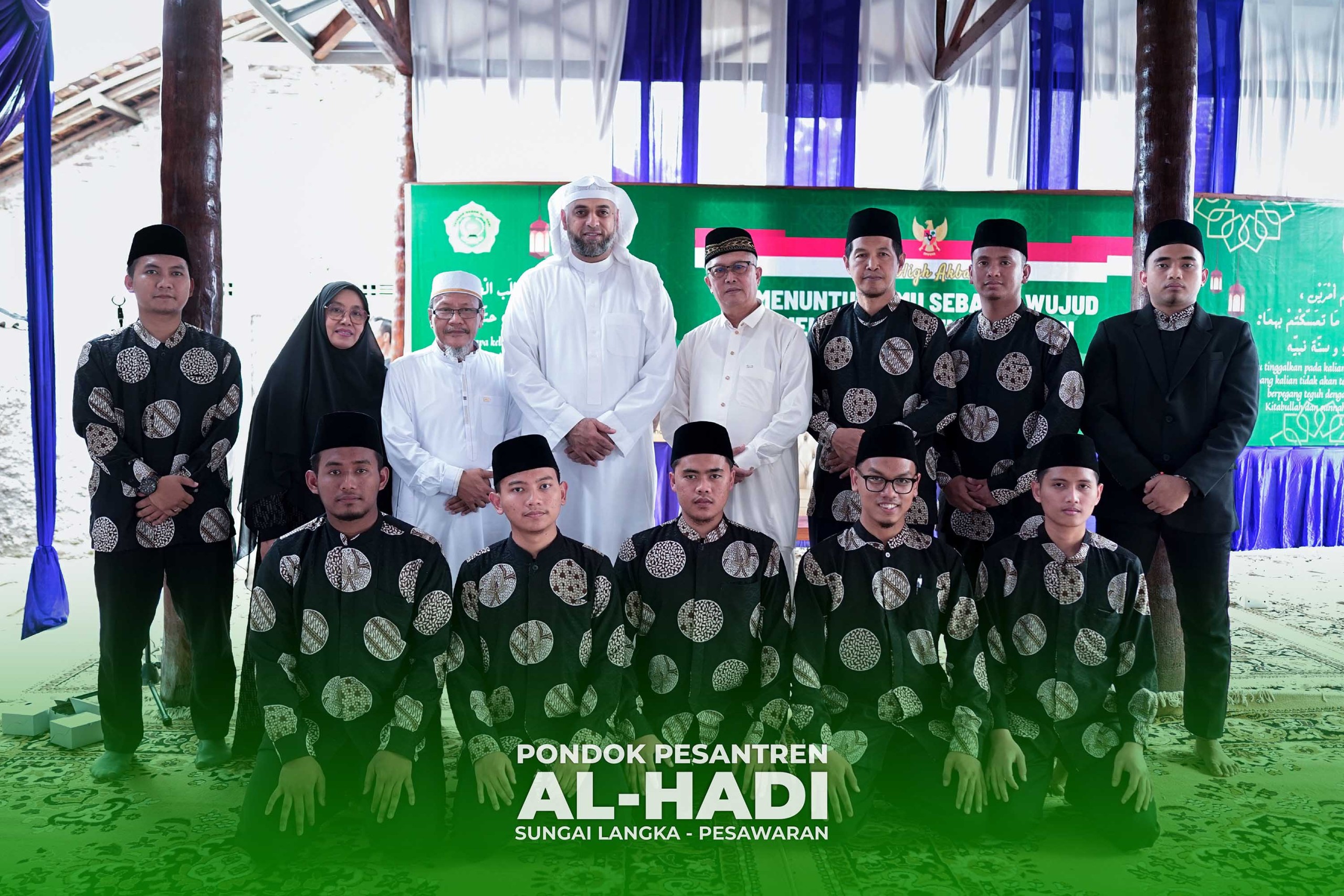 Kebersamaan Syekh Muhammad Jaber dengan para Ustad Dan Ustadzah Pondok Pesantren Al-Hadi