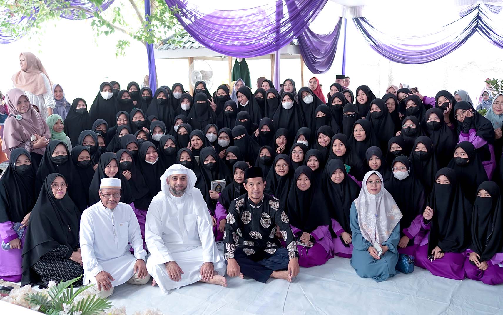 Cinta yang Menyelamatkan: Orang Tua Memilih Pesantren untuk Anaknya